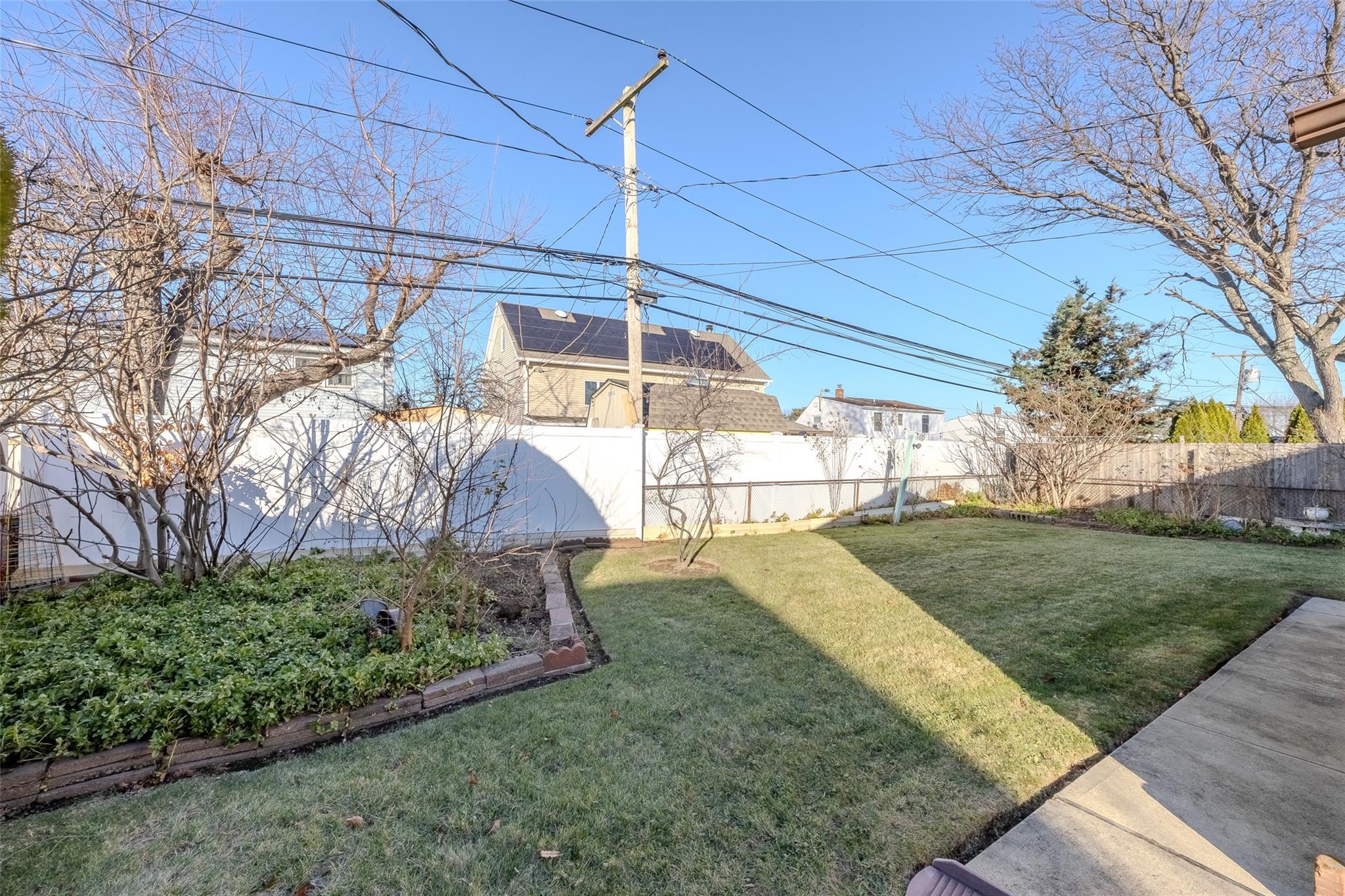 35 Crag Lane Ln, Levittown, New York image 13