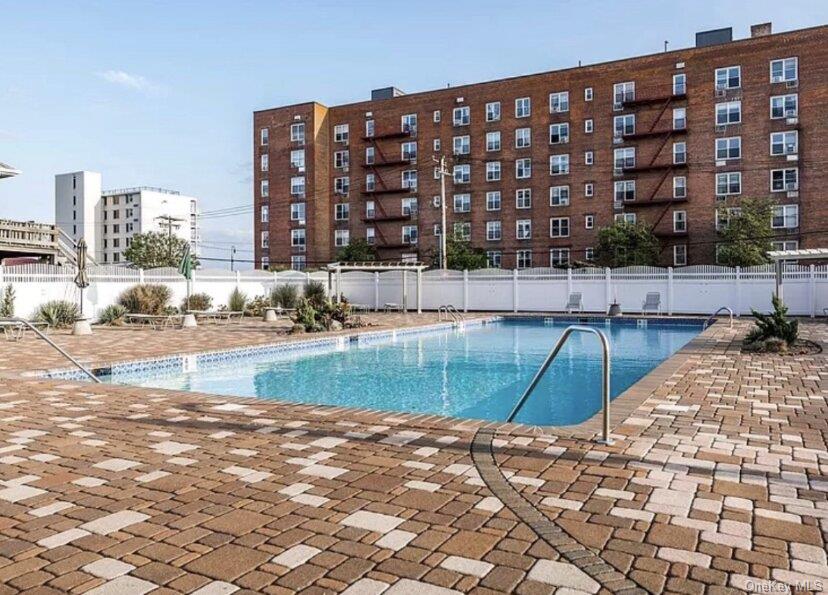 210 E Broadway 6J