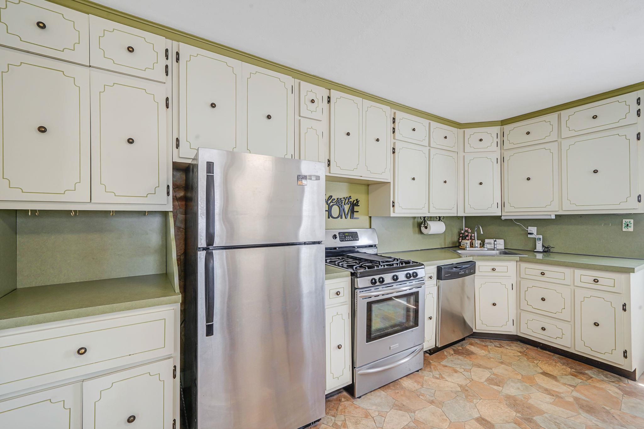 193 Charter Oaks Avenue, Brentwood, New York image 14