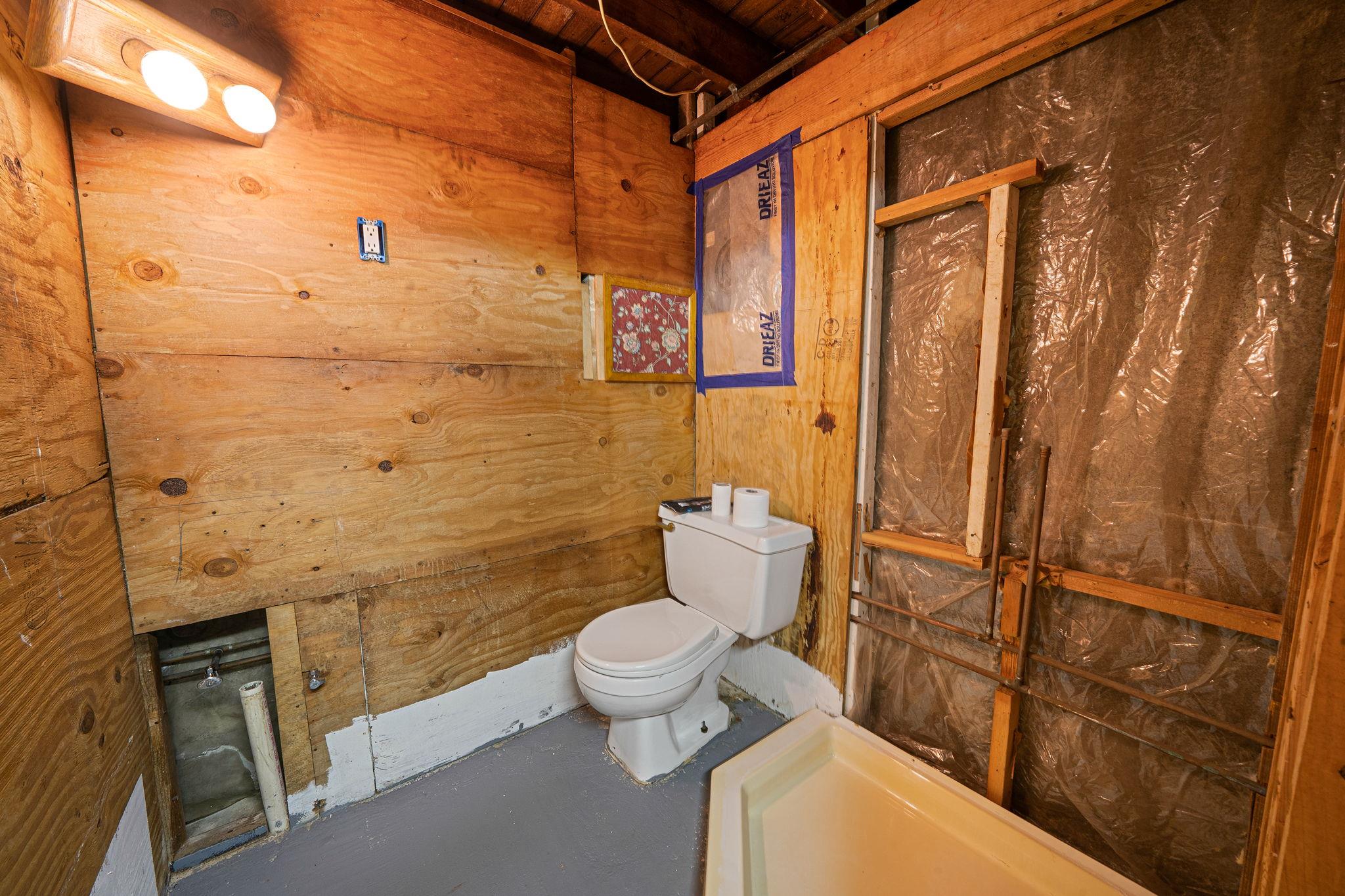 193 Charter Oaks Avenue, Brentwood, New York image 30