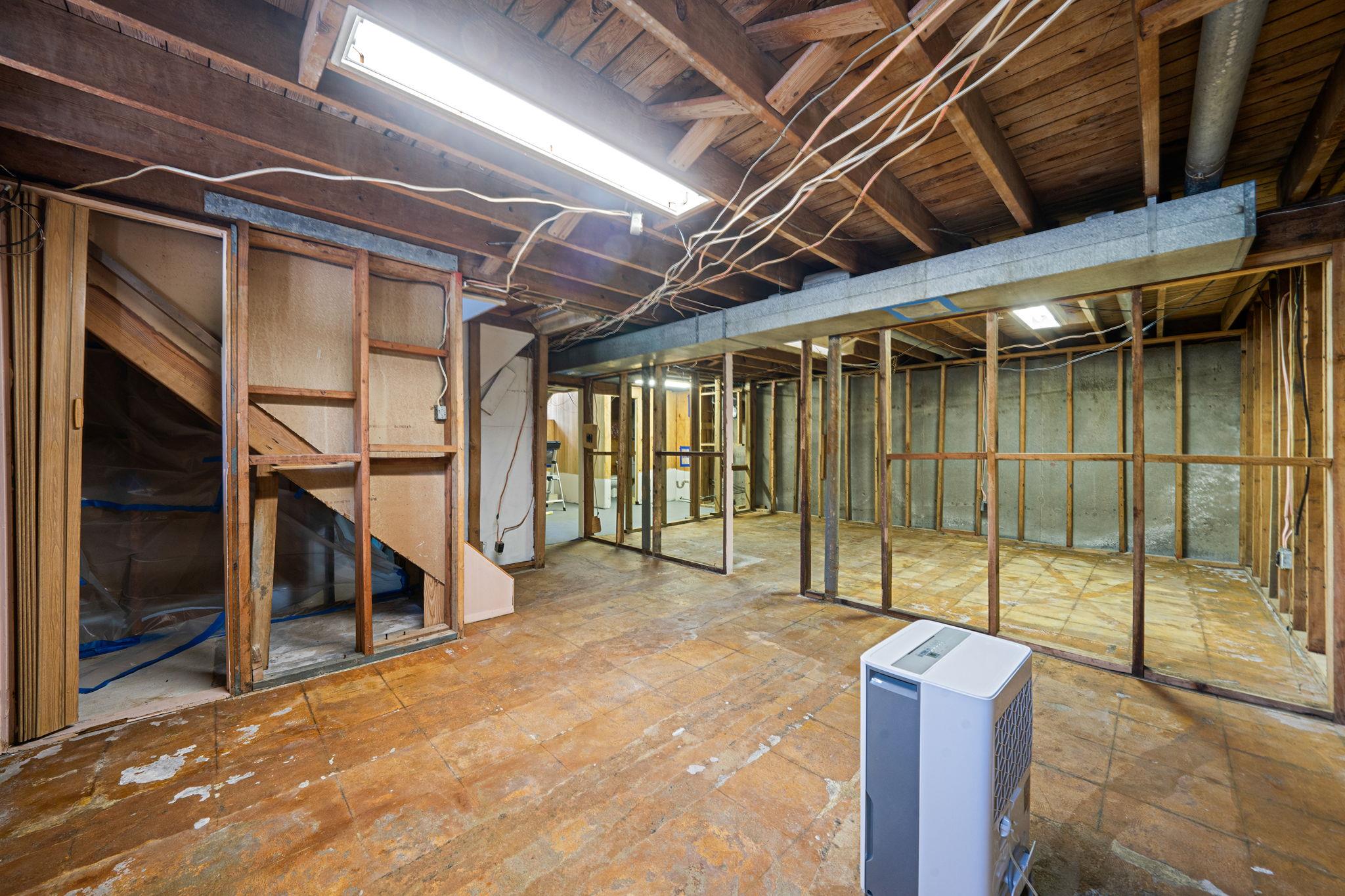 193 Charter Oaks Avenue, Brentwood, New York image 27