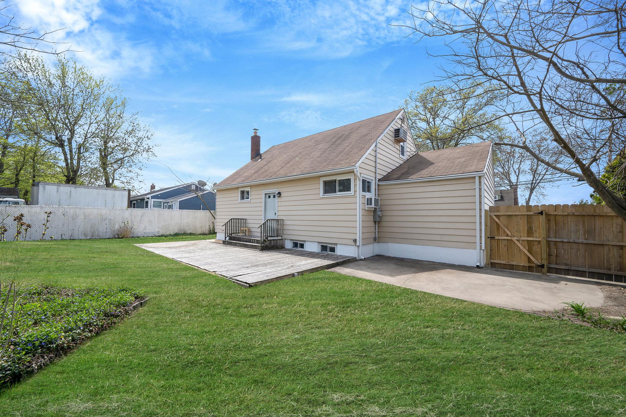 193 Charter Oaks Avenue, Brentwood, New York image 5
