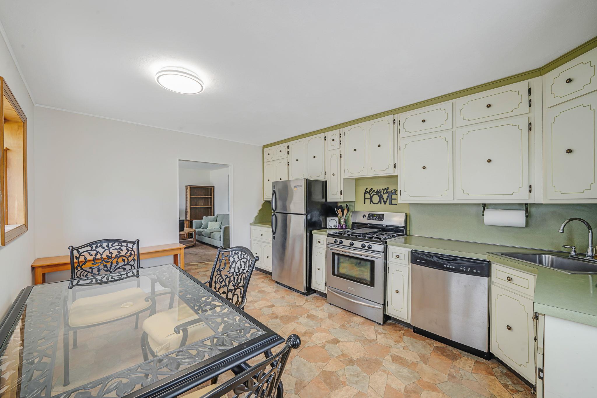 193 Charter Oaks Avenue, Brentwood, New York image 16