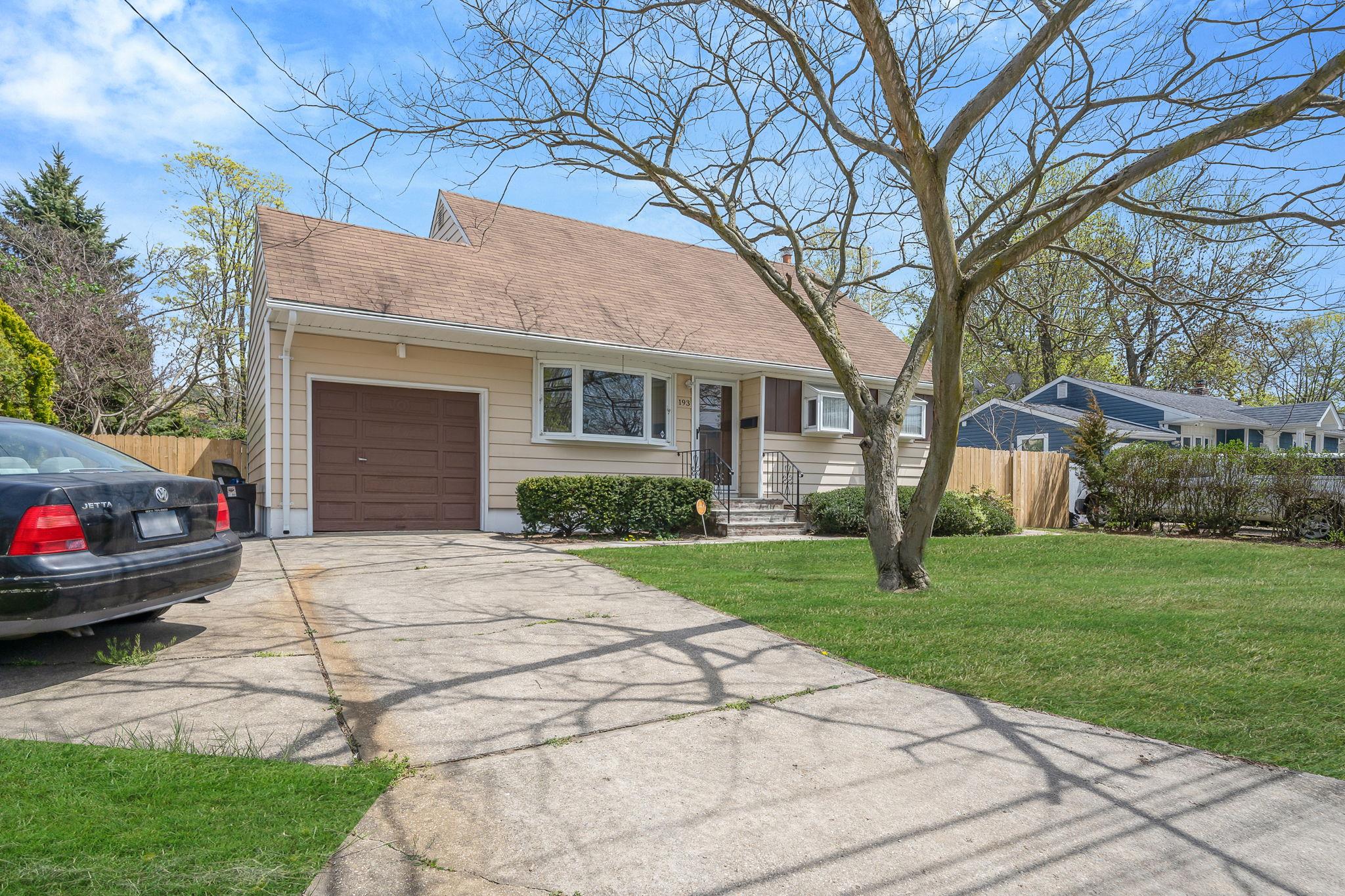 193 Charter Oaks Avenue, Brentwood, New York image 2