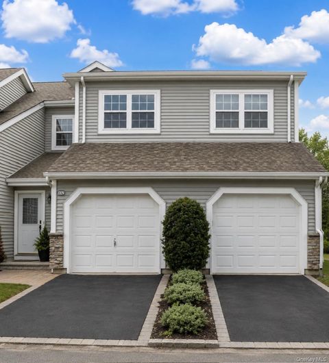 Condo For Sale - 132 Carriage Lane<br/> Plainview, NY 11803