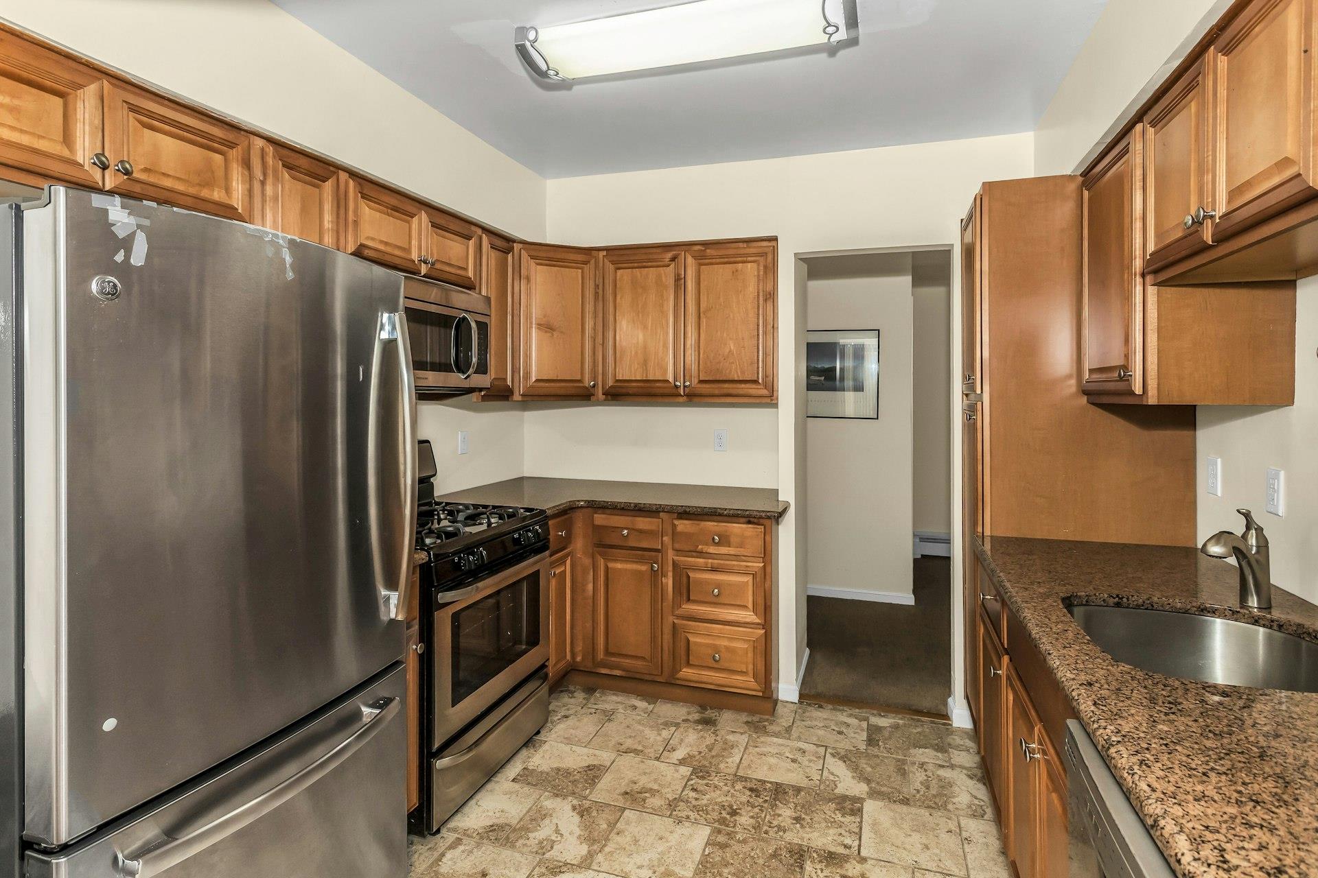 14 Florence Ave #25D, Freeport, New York image 3