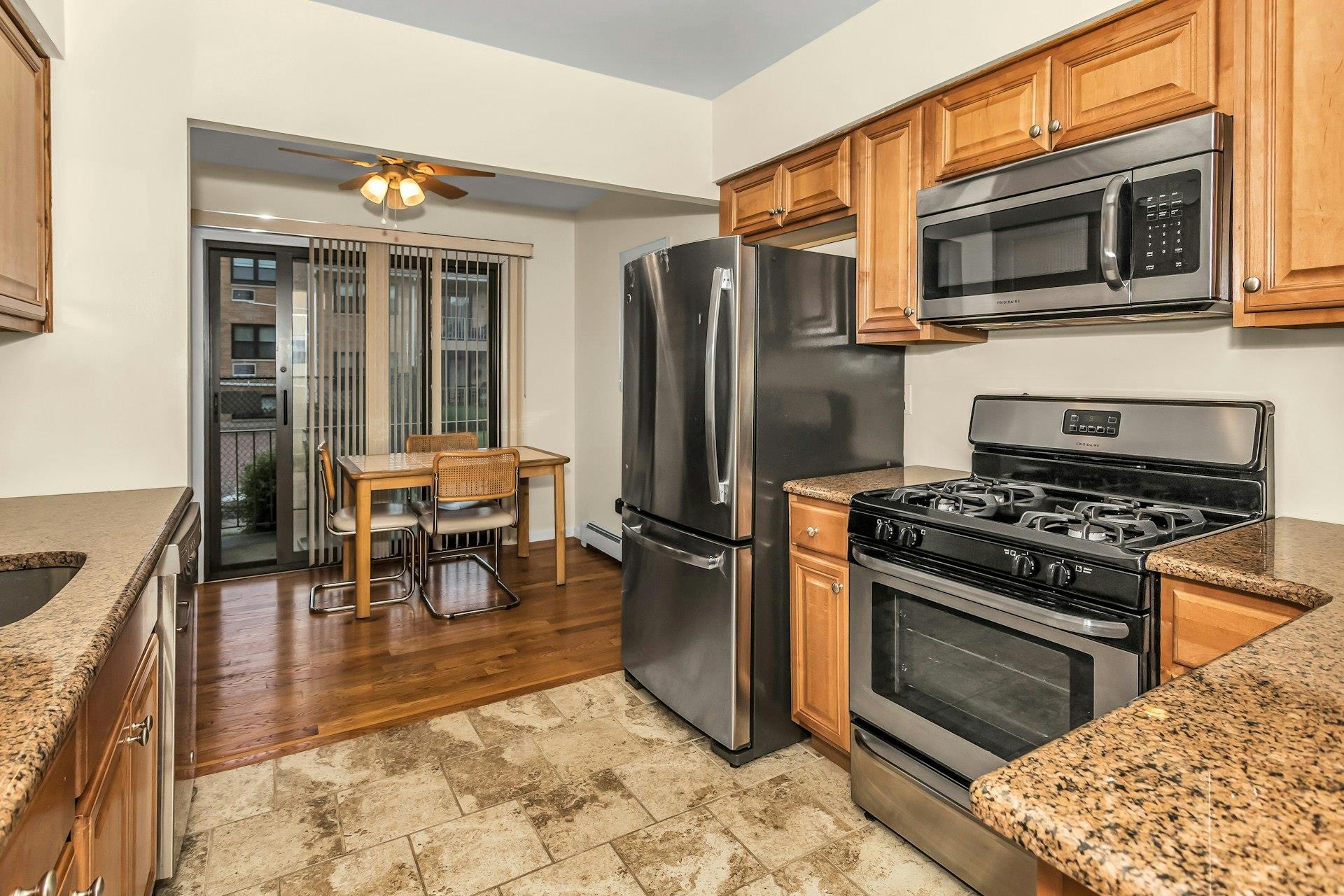 14 Florence Ave #25D, Freeport, New York image 2
