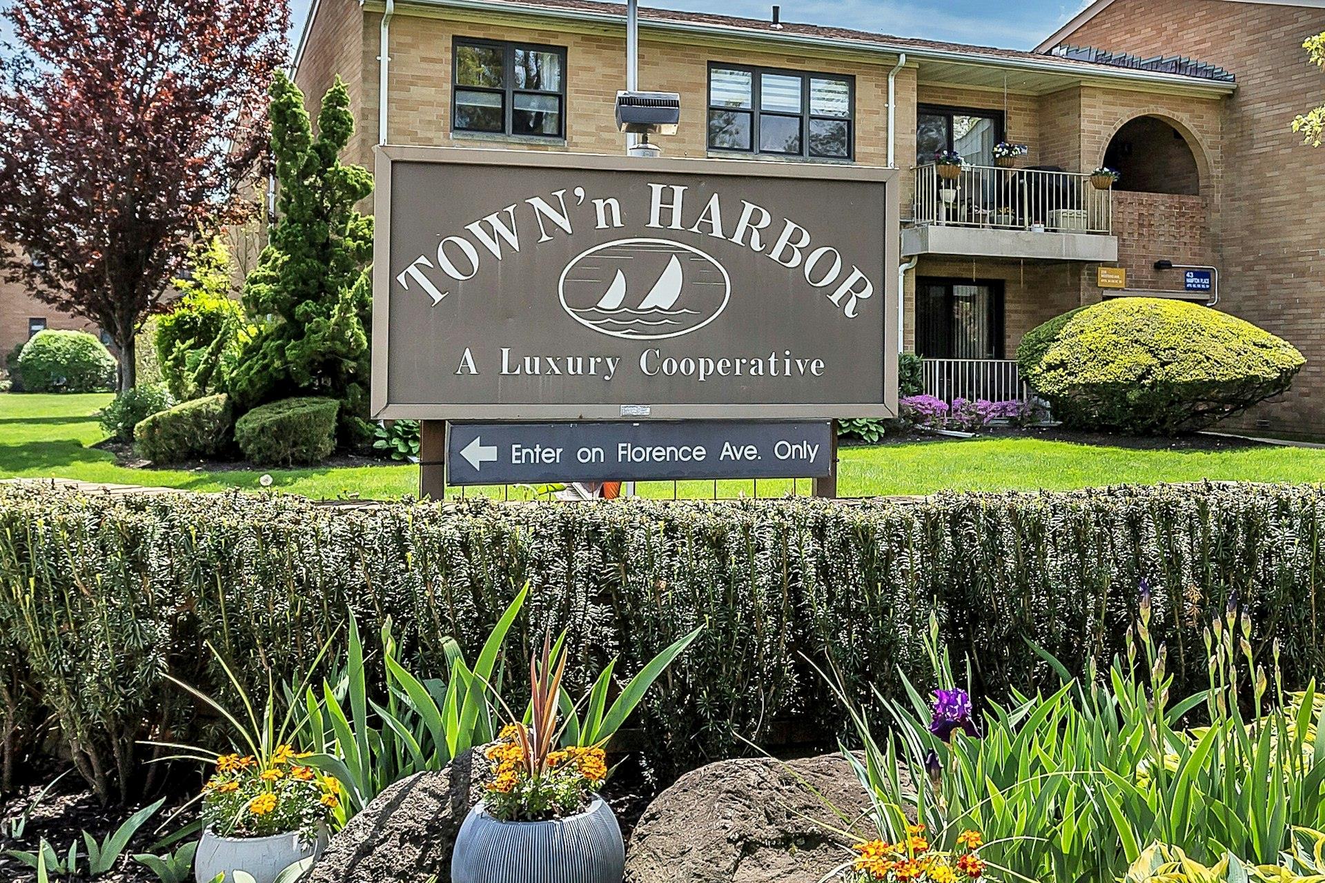 14 Florence Ave #25D, Freeport, New York image 1