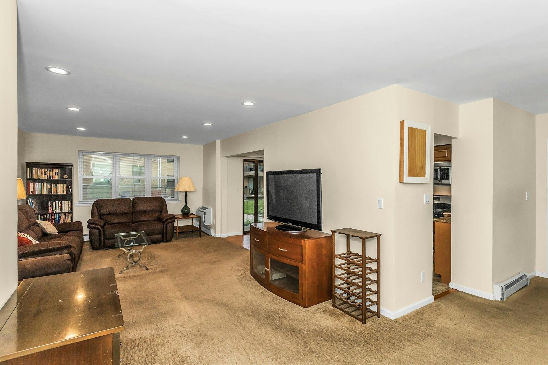 14 Florence Ave #25D, Freeport, New York image 8