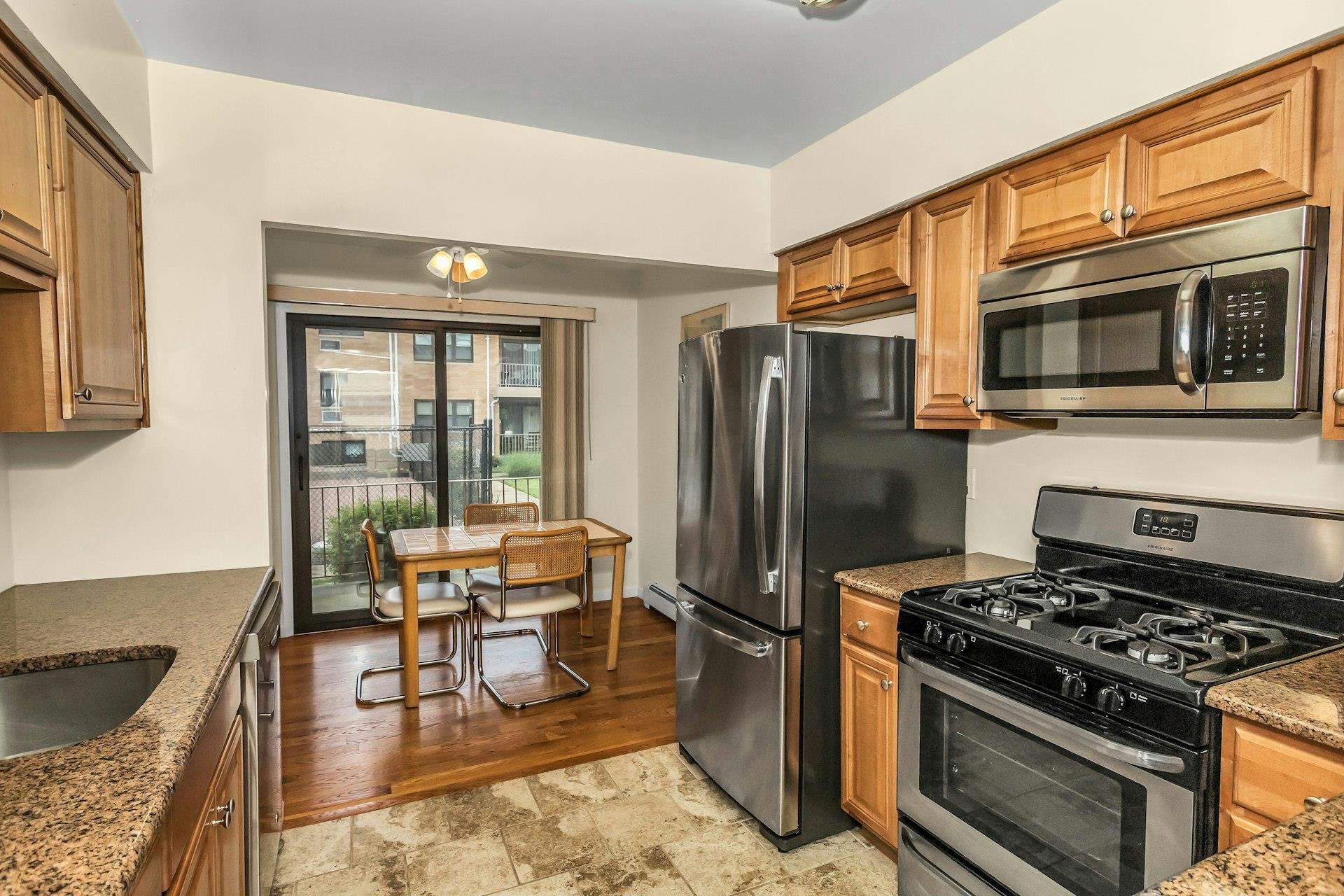 14 Florence Ave #25D, Freeport, New York image 5
