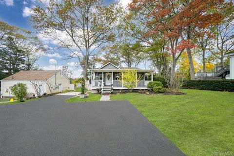 Photo of 10 Siracusa Boulevard, Smithtown, NY 11787 (MLS # 930450)