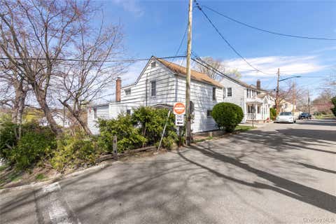Multifamily For Sale - 11 Lee Court<br/> Great Neck, NY 11024