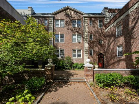 Photo of 764 Palmer Road #1B, Bronxville, NY 10708 (MLS # 918992)