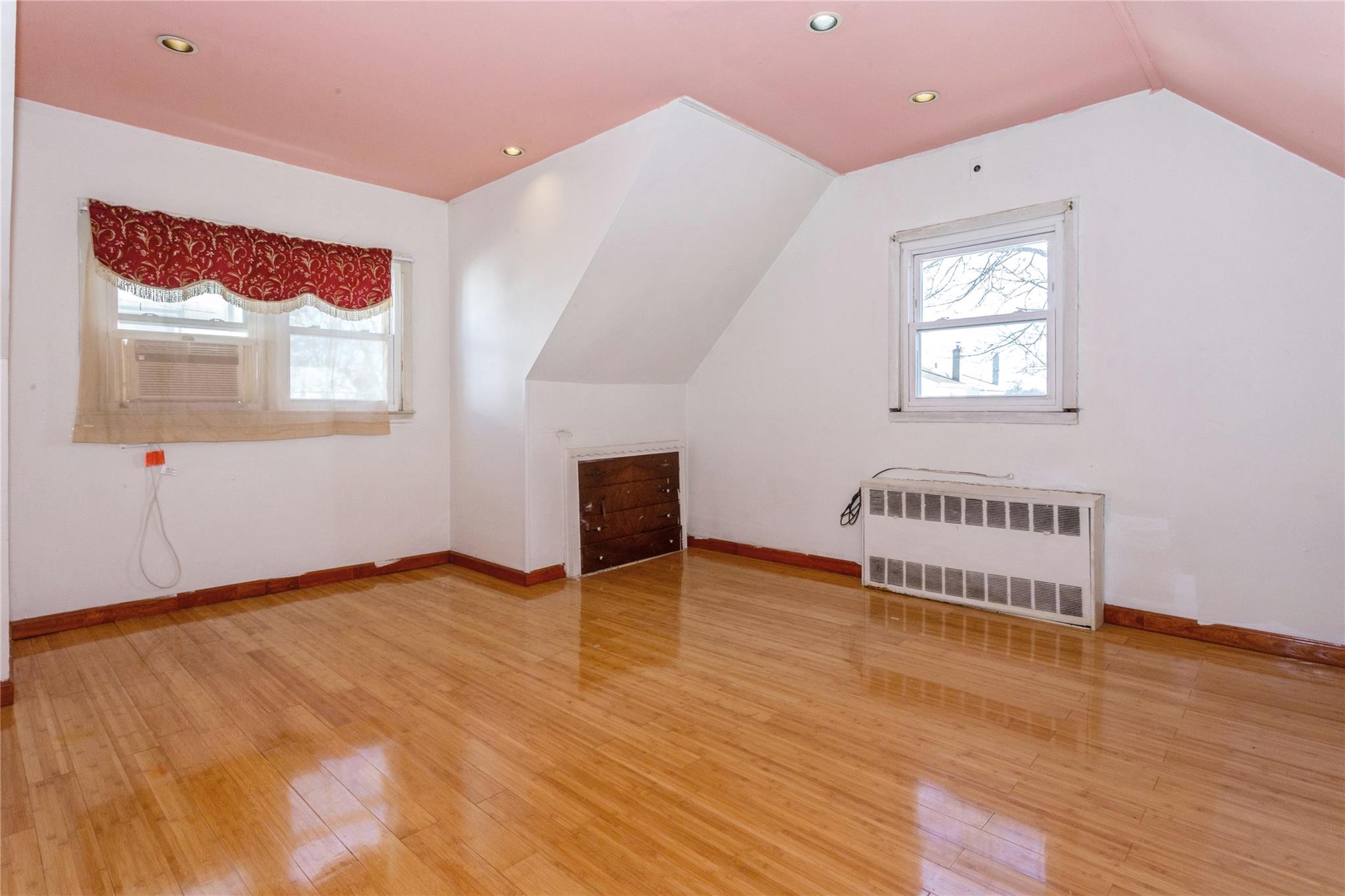 8235 Little Neck Parkway, Glen Oaks, New York image 15