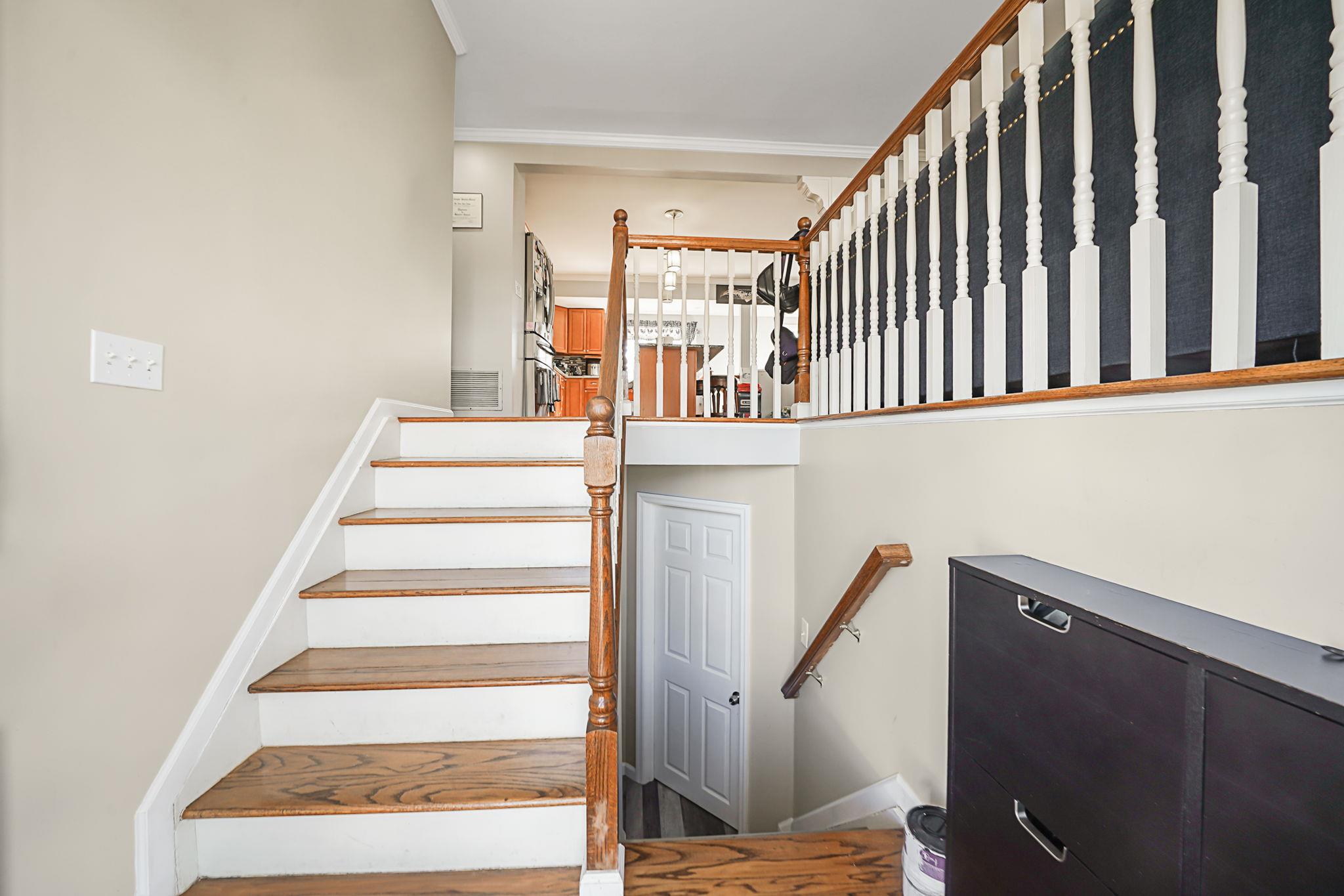 154 W Plum Street, Islip, New York image 4