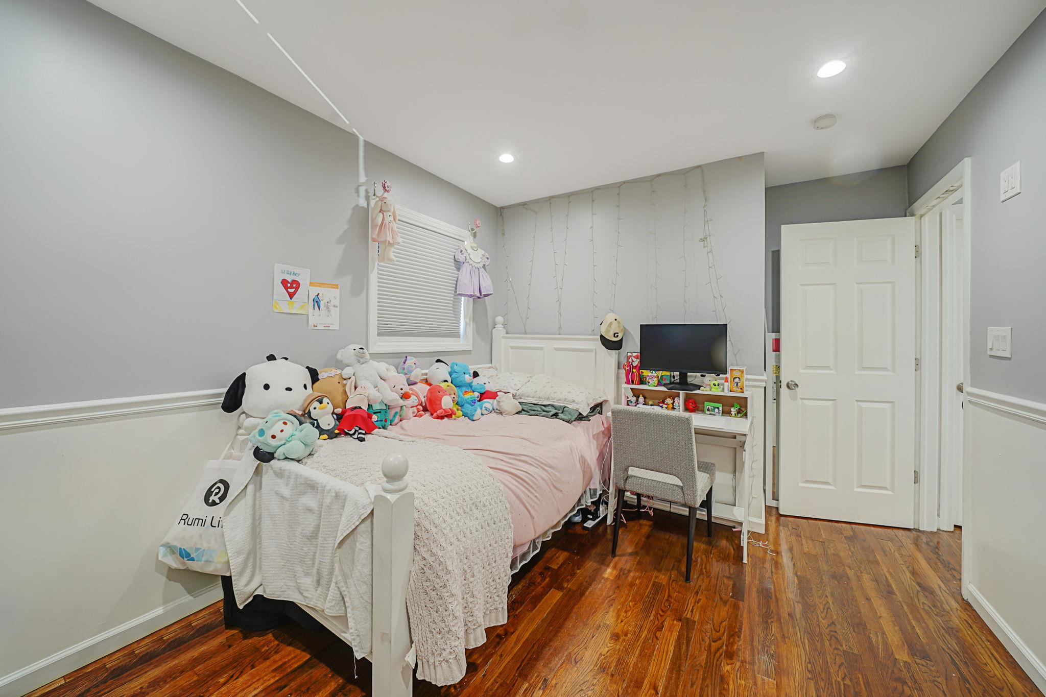 154 W Plum Street, Islip, New York image 14