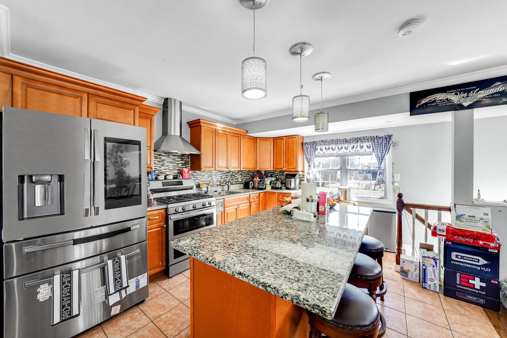 154 W Plum Street, Islip, New York image 9