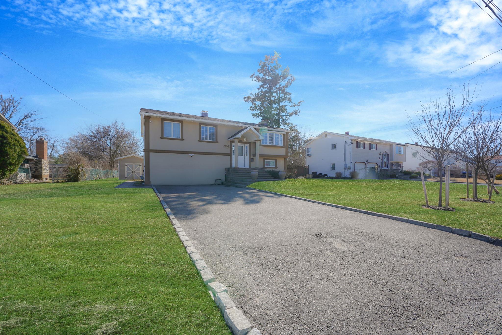 154 W Plum Street, Islip, New York image 2