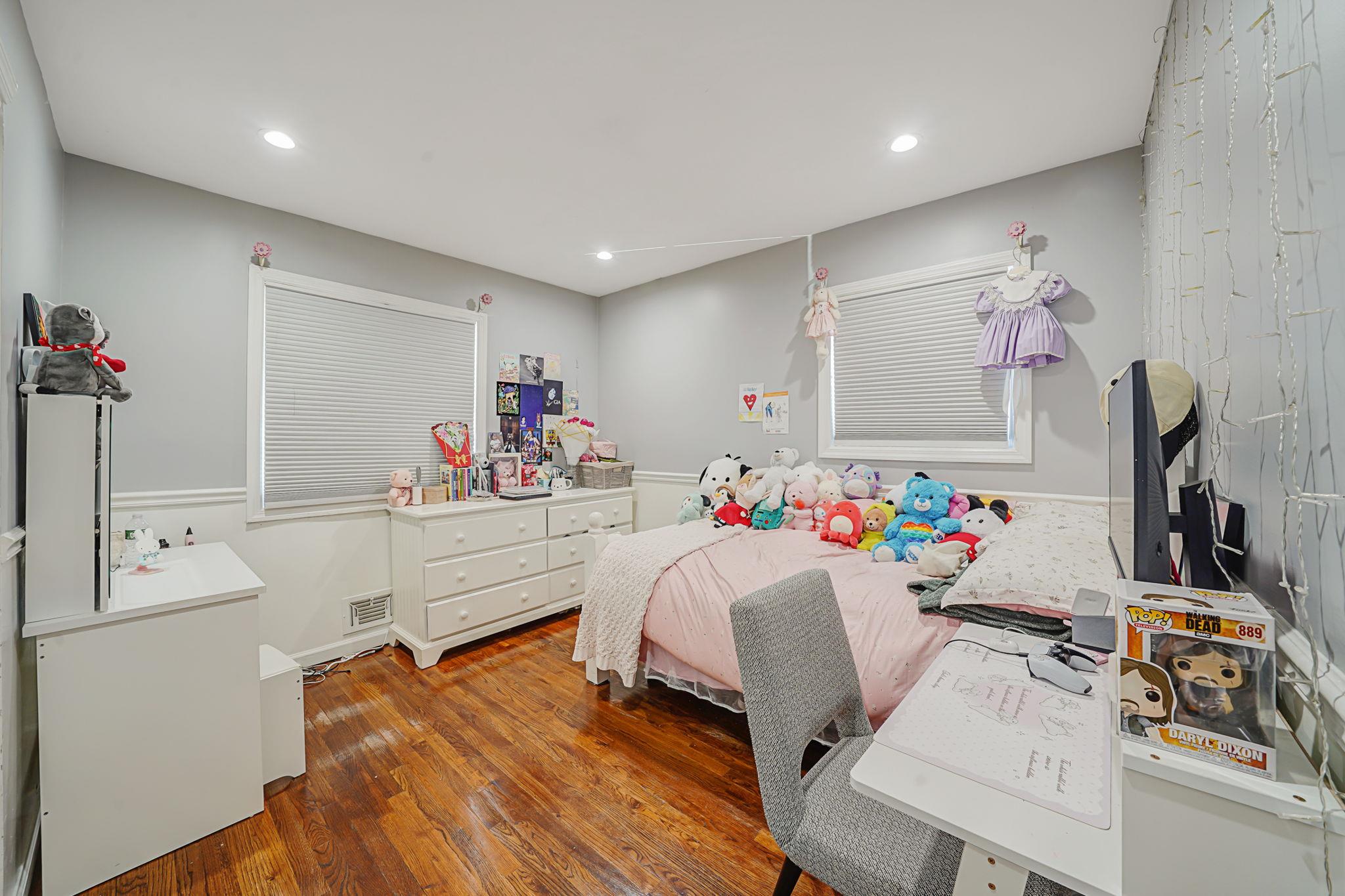 154 W Plum Street, Islip, New York image 13