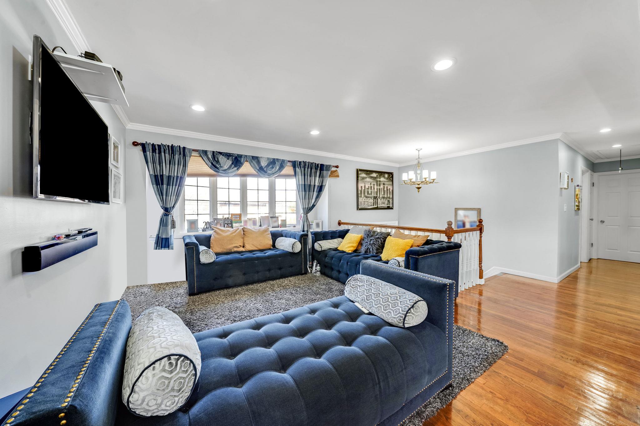 154 W Plum Street, Islip, New York image 6