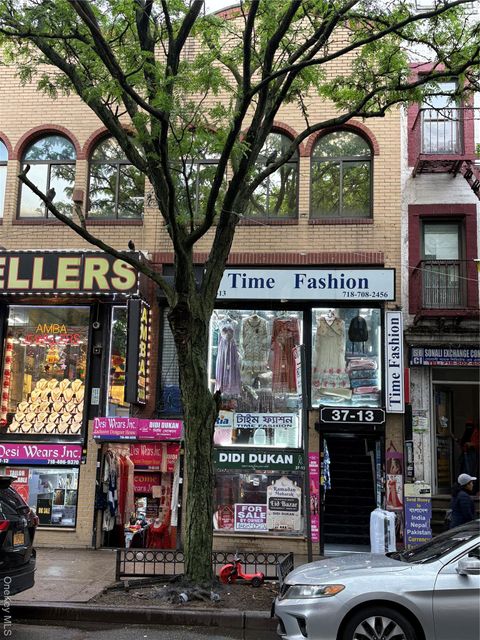 Photo of 37-13 74th Street #2nd Floor, Jackson Heights, NY 11372 (MLS # 979712)