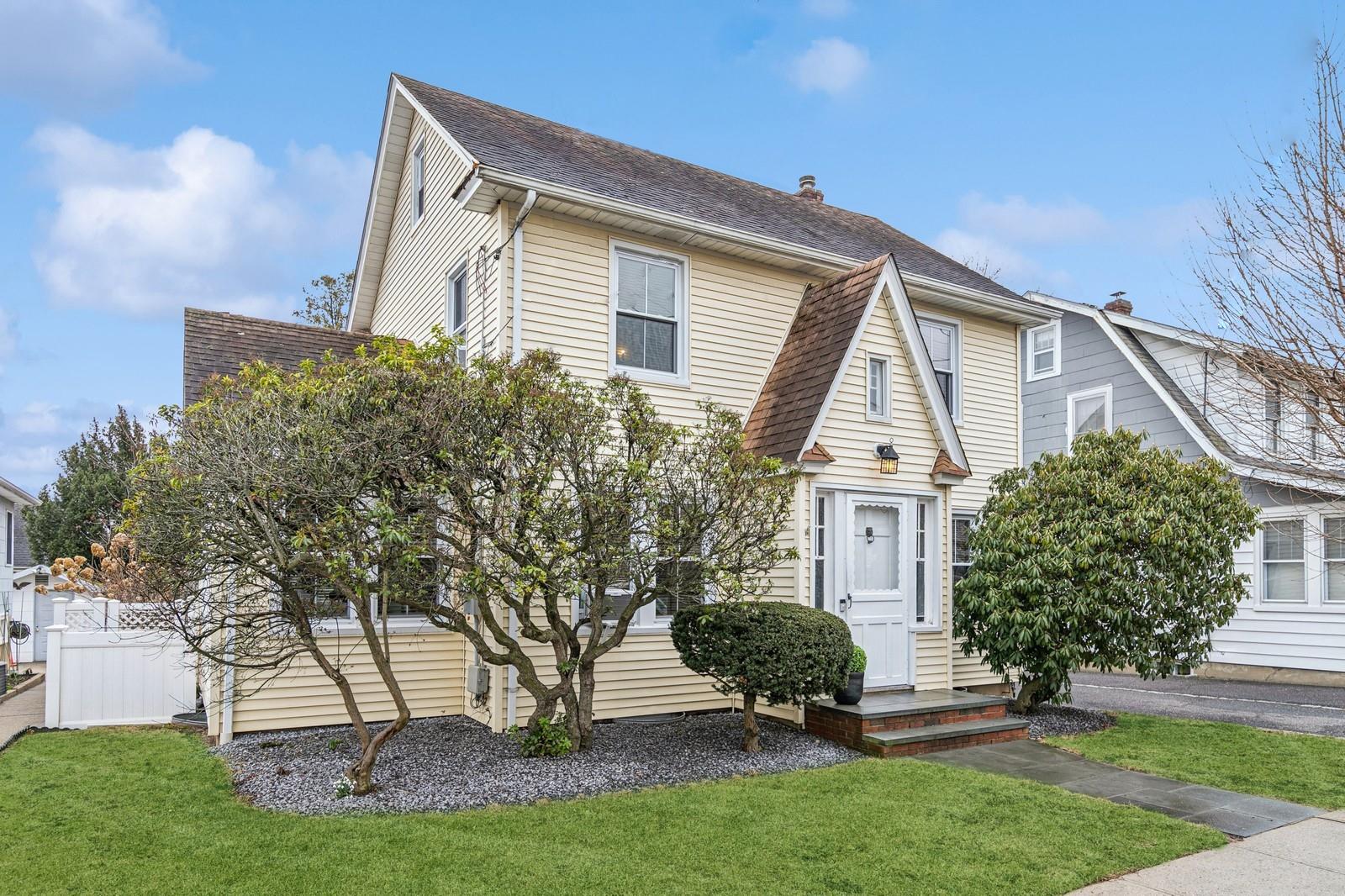 115 Wheeler Avenue, Mineola, New York image 1
