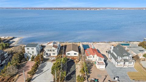 Homes For Sale - 626 Dune Road<br/> Westhampton, NY 11978