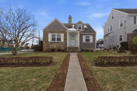 Homes For Sale - 386 Bellevue Avenue<br/> Yonkers, NY 10703