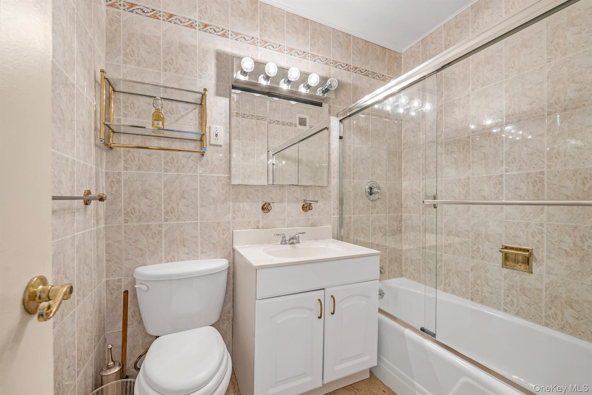 169-10 Grand Central Parkway 8Y