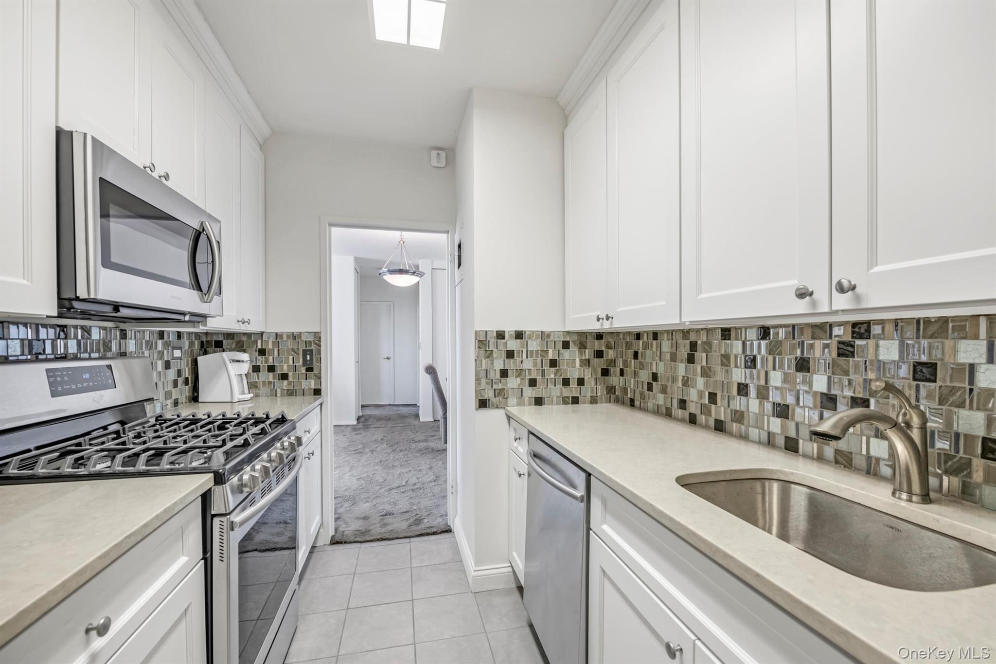 169-10 Grand Central Parkway 8Y