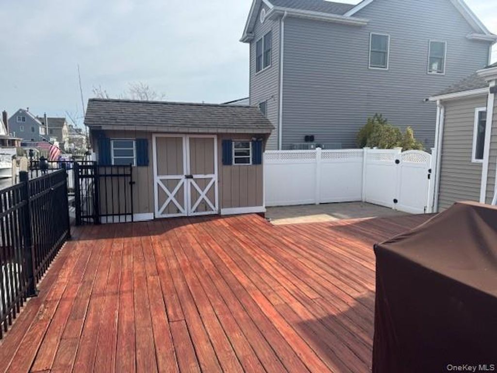 Photo of 75 S Bay Drive, Babylon, NY 11702 (MLS # 989376)