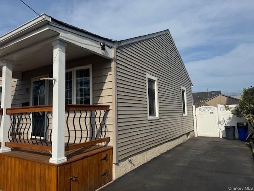 Photo of 75 S Bay Drive, Babylon, NY 11702 (MLS # 989376)