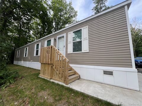 Mobile Home For Sale - 15 Holly Court<br/> Bloomingburg, NY 12721