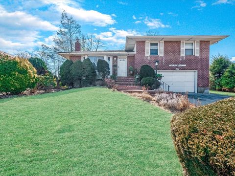 100 Robbins Lane, Jericho, NY 11753 - MLS#: 832815