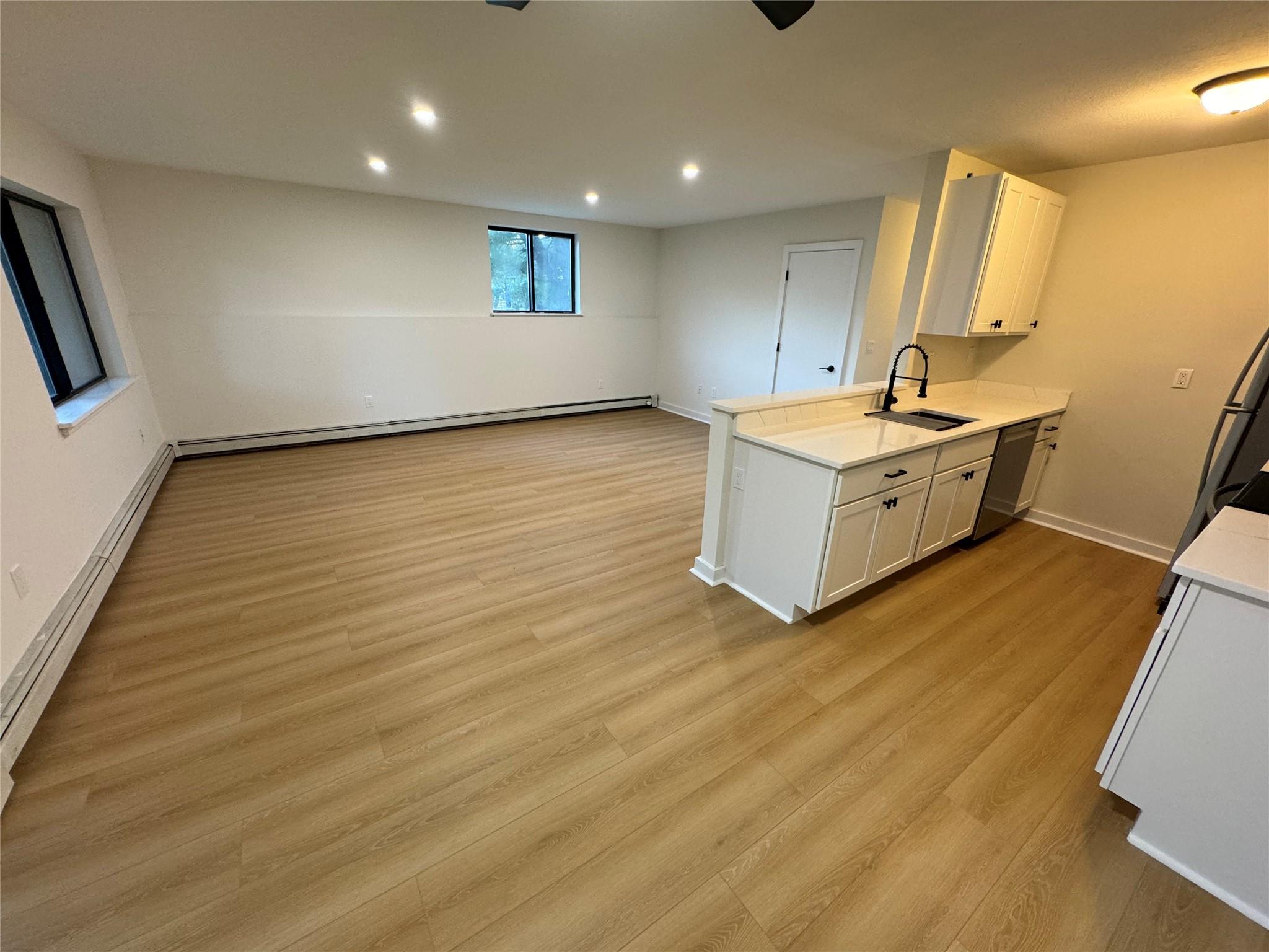 Hyde Park, New York 12538, United States, 2 Bedrooms Bedrooms, ,1 BathroomBathrooms,Residential,Active,24033