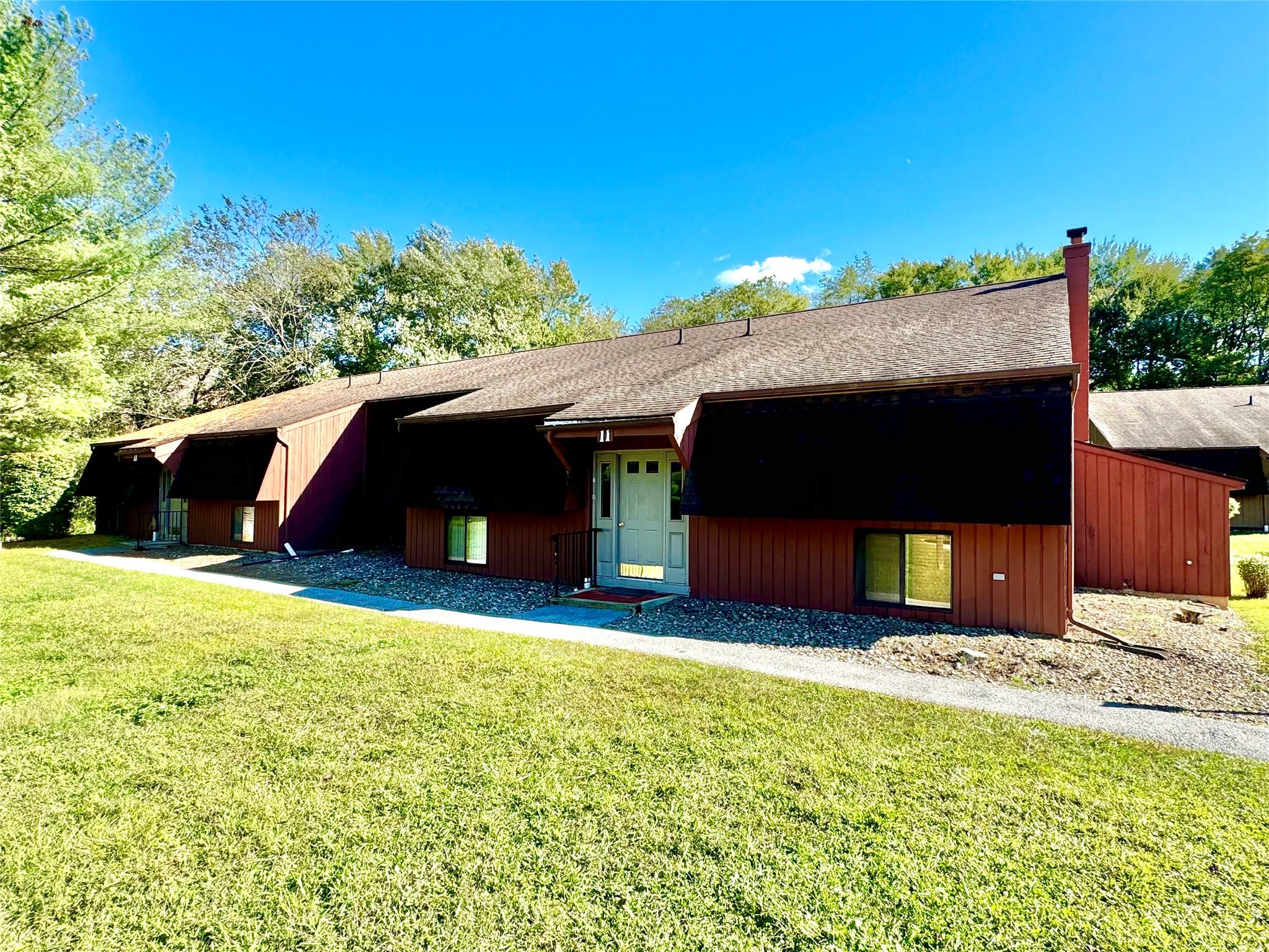 Hyde Park, New York 12538, United States, 2 Bedrooms Bedrooms, ,1 BathroomBathrooms,Residential,Active,24033