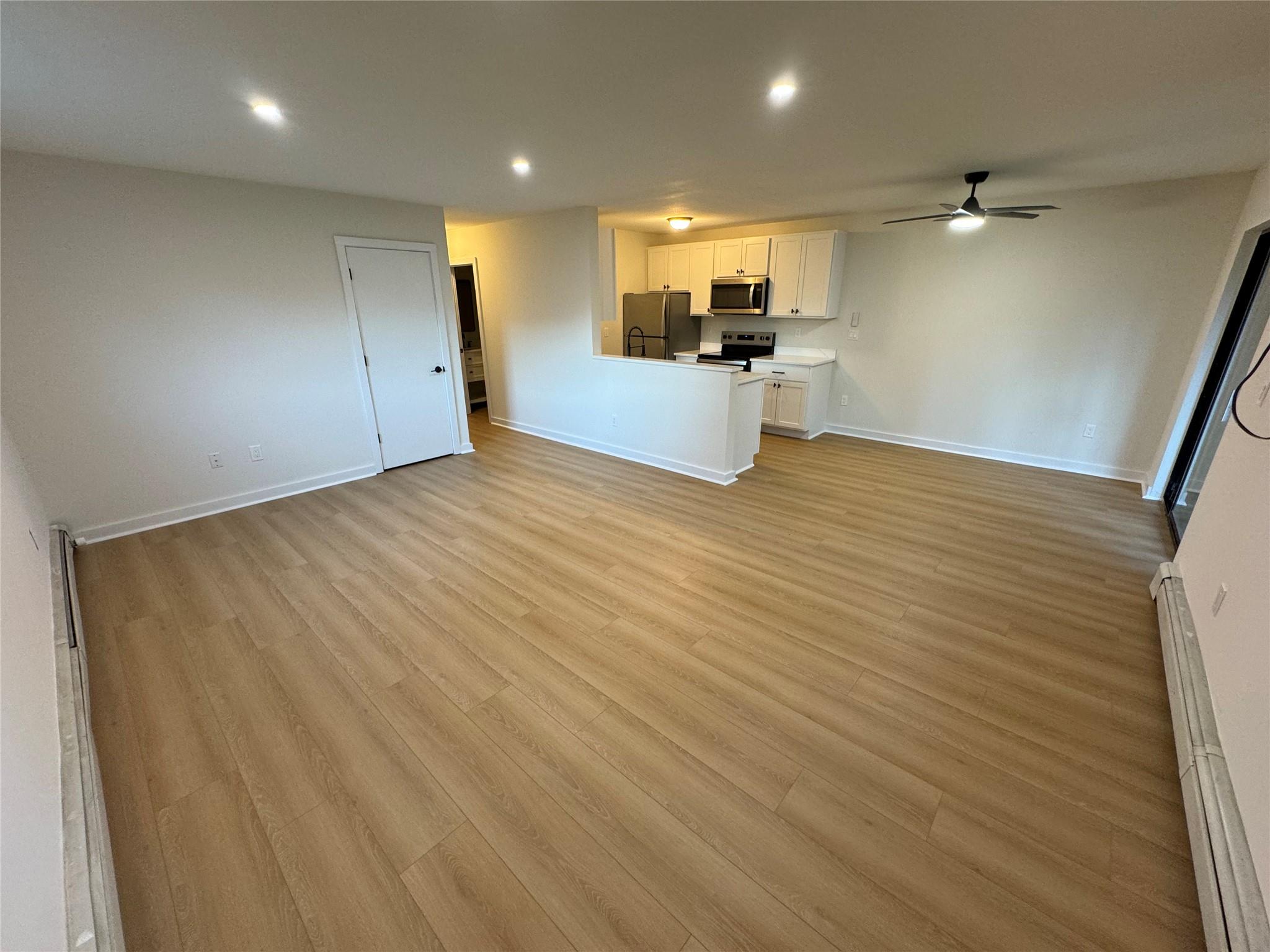 Hyde Park, New York 12538, United States, 2 Bedrooms Bedrooms, ,1 BathroomBathrooms,Residential,Active,24033