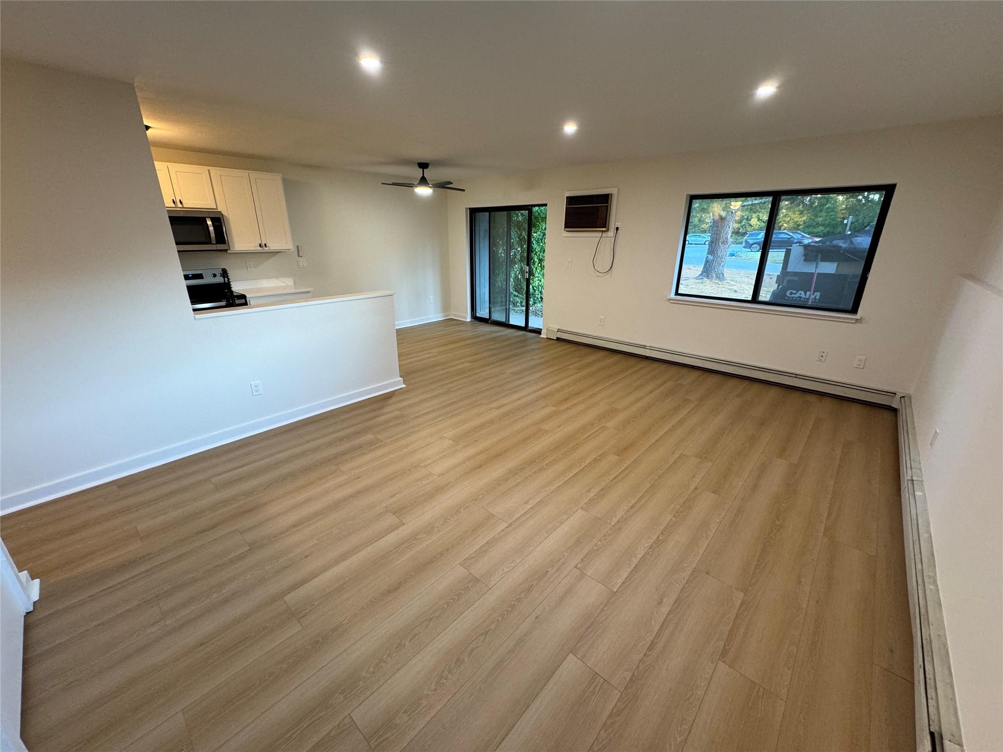 Hyde Park, New York 12538, United States, 2 Bedrooms Bedrooms, ,1 BathroomBathrooms,Residential,Active,24033