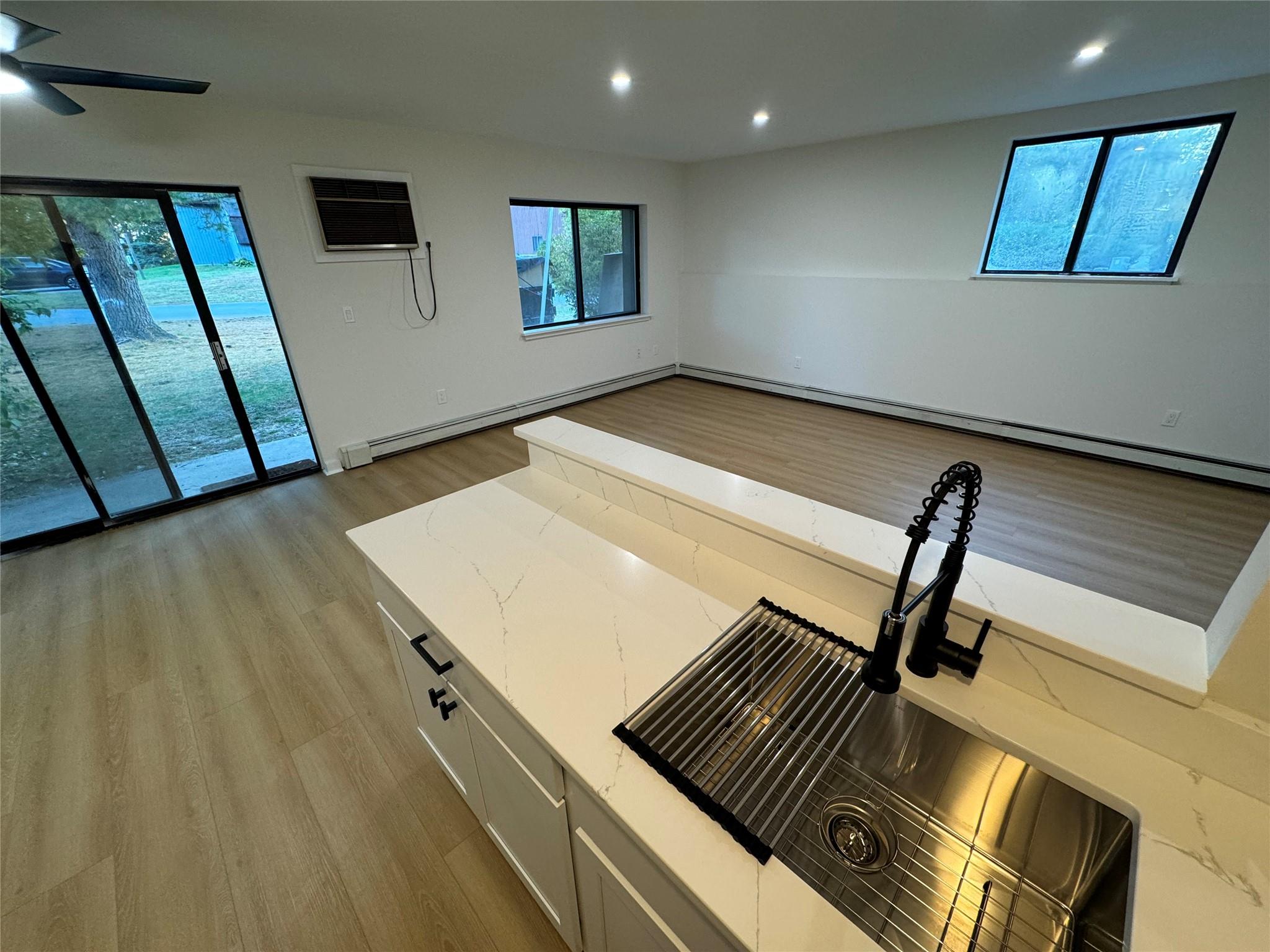 Hyde Park, New York 12538, United States, 2 Bedrooms Bedrooms, ,1 BathroomBathrooms,Residential,Active,24033