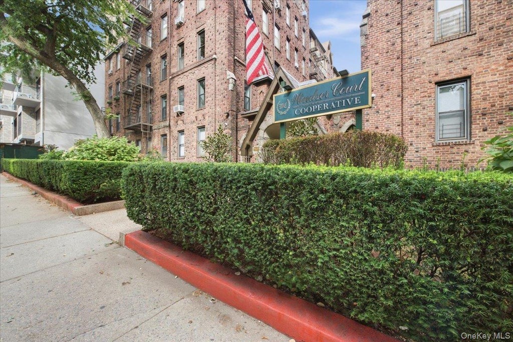 Photo of 83-19 116th Street #6D, Kew Gardens, NY 11415 (MLS # 1056274)