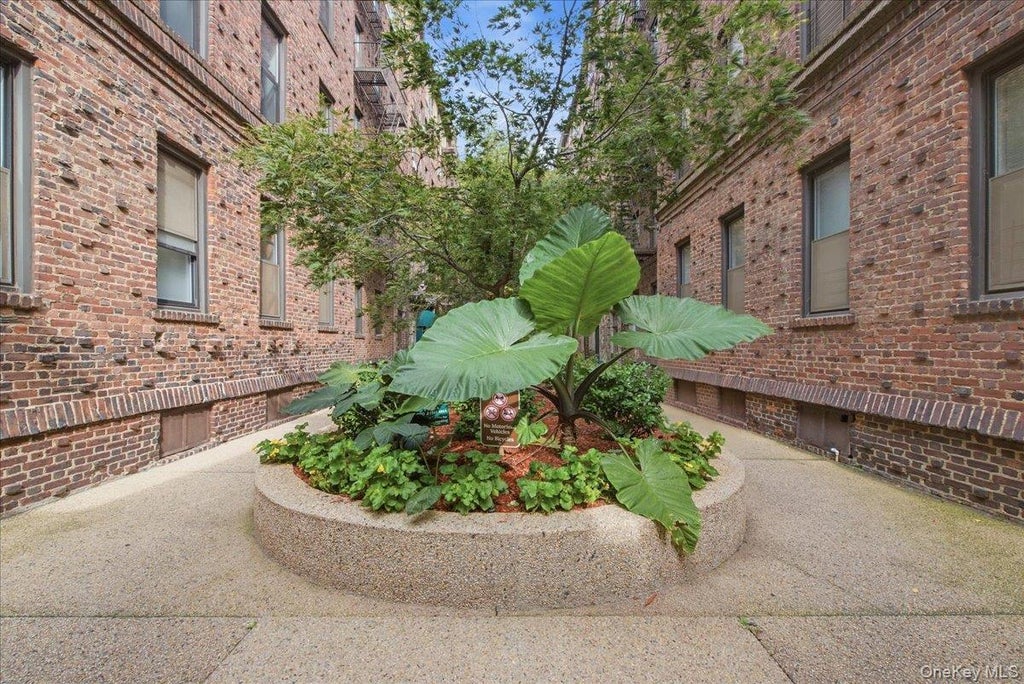 Photo of 83-19 116th Street #6D, Kew Gardens, NY 11415 (MLS # 1056274)
