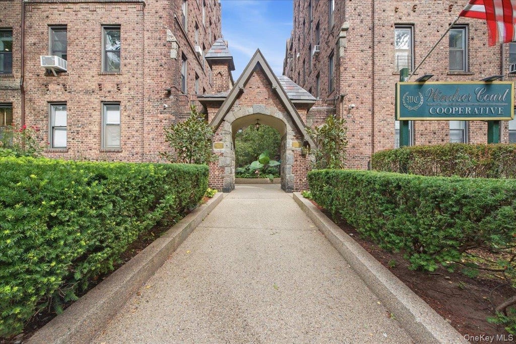 Photo of 83-19 116th Street #6D, Kew Gardens, NY 11415 (MLS # 1056274)