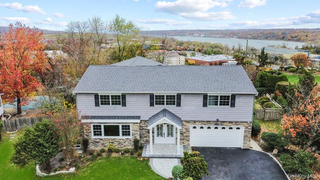 Photo of 52 Woodland Road, Roslyn, NY 11576 (MLS # 935927)