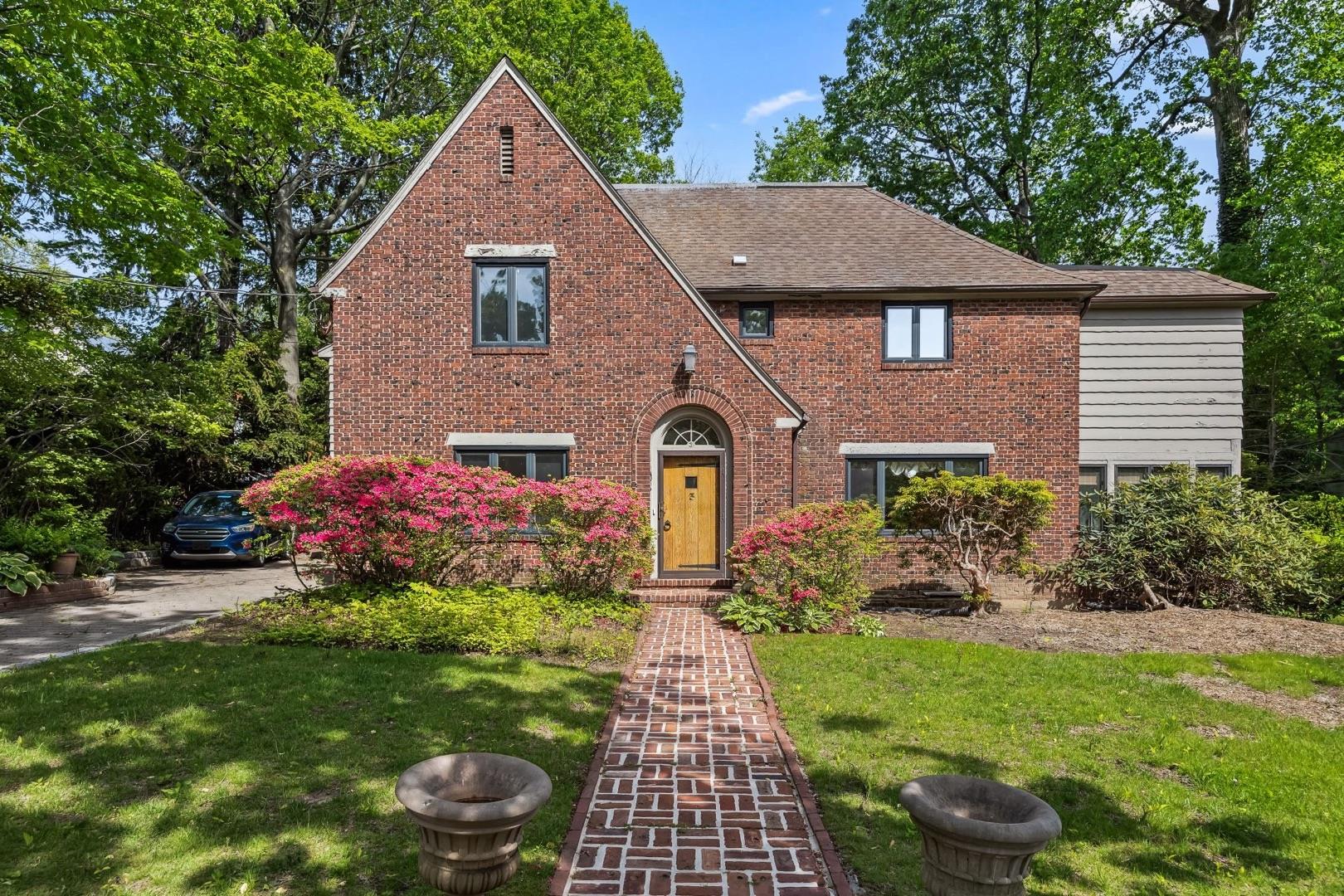 3 Buckingham Place, Great Neck, New York image 1