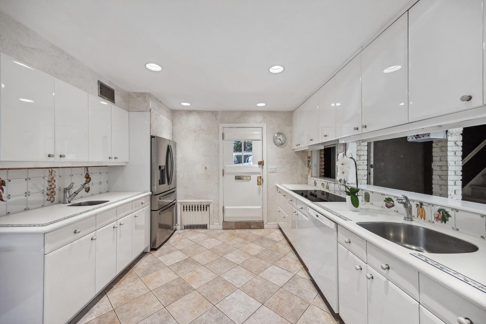3 Buckingham Place, Great Neck, New York image 11