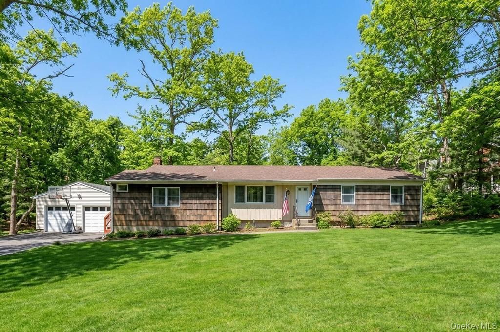 Photo of 34 Giant Oak Road, Ridge, NY 11961 (MLS # 980015)