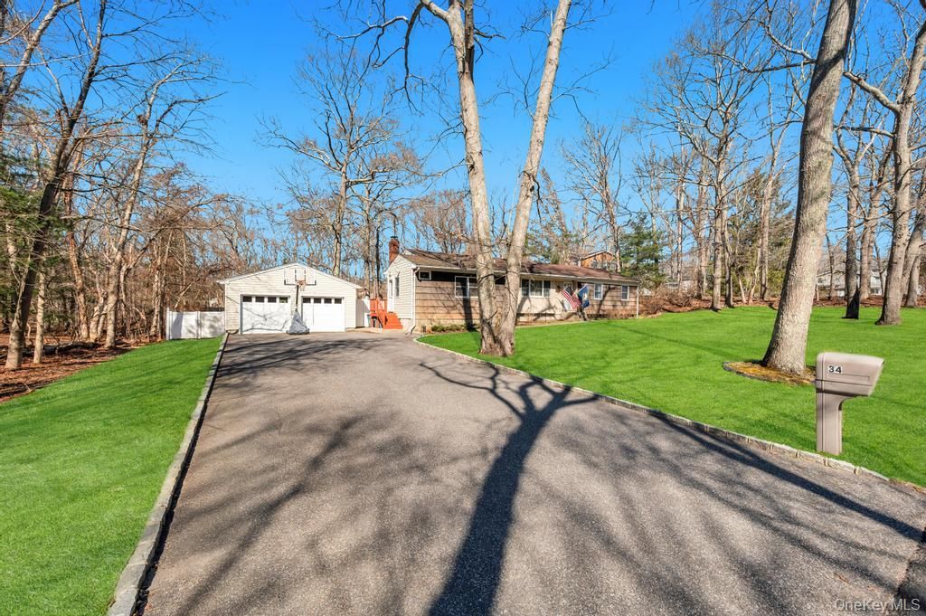 Photo of 34 Giant Oak Road, Ridge, NY 11961 (MLS # 980015)