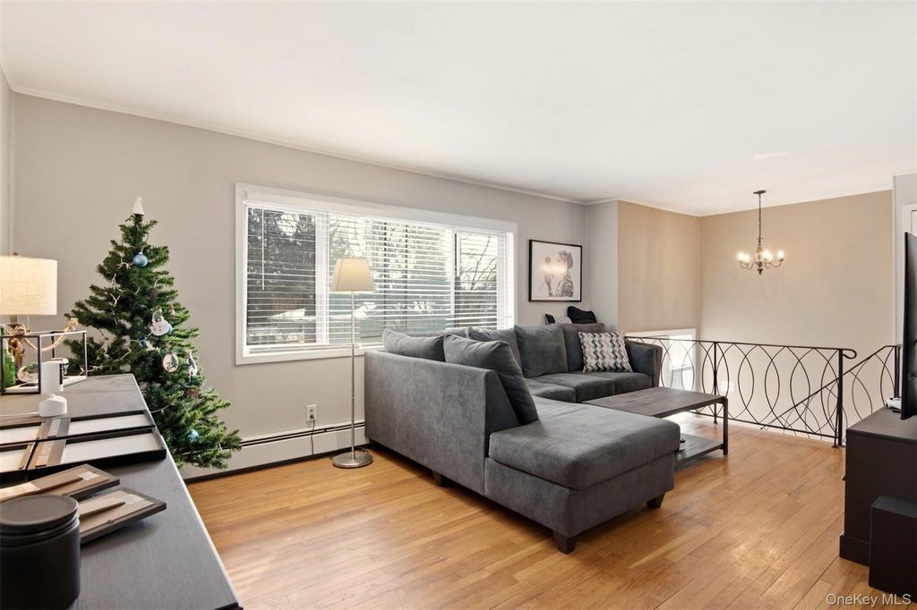 Photo of 26 Clarendon Street, Dix Hills, NY 11746 (MLS # 966314)