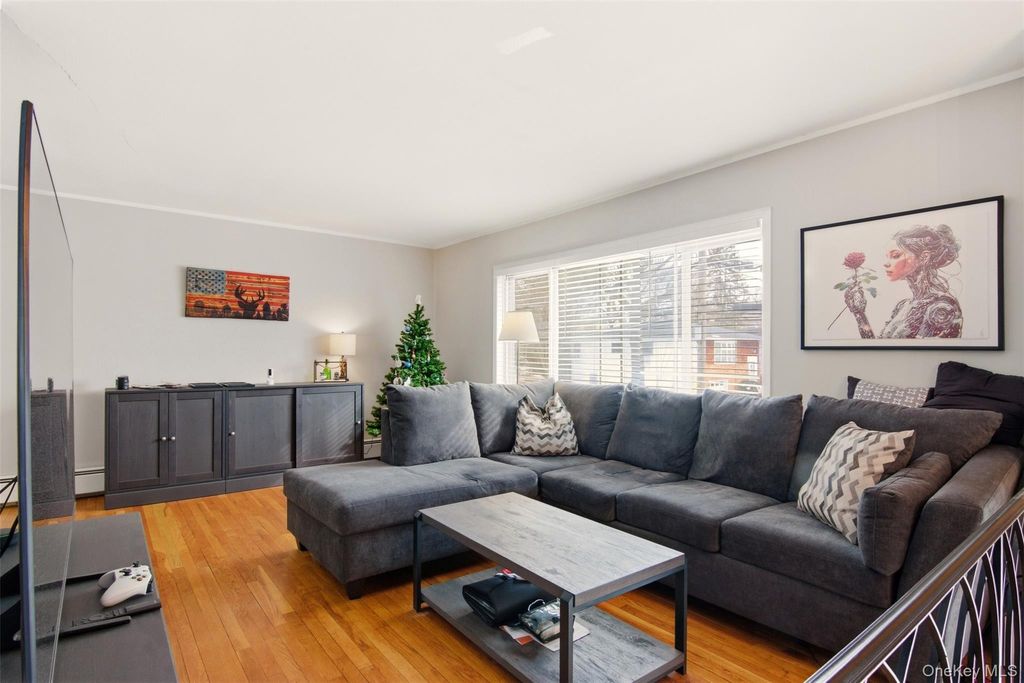 Photo of 26 Clarendon Street, Dix Hills, NY 11746 (MLS # 966314)