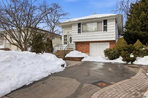 26 Clarendon Street Dix Hills NY 11746